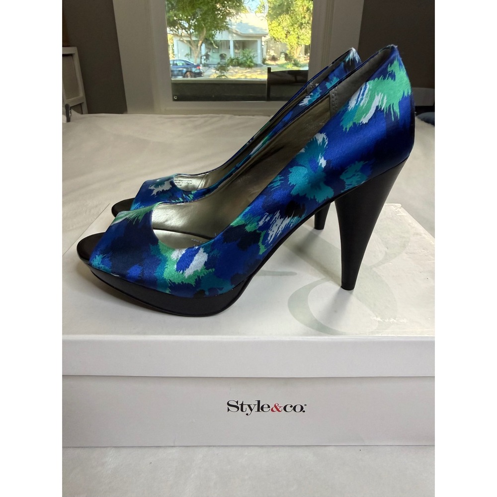 Style & Co Celine Blue Multi Floral‎ Peep Toe Platform Pumps Heels Size 6